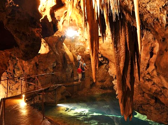 roserockschool | Jenolan Caves Tour: Discovering the wonders of Jenolan Caves.