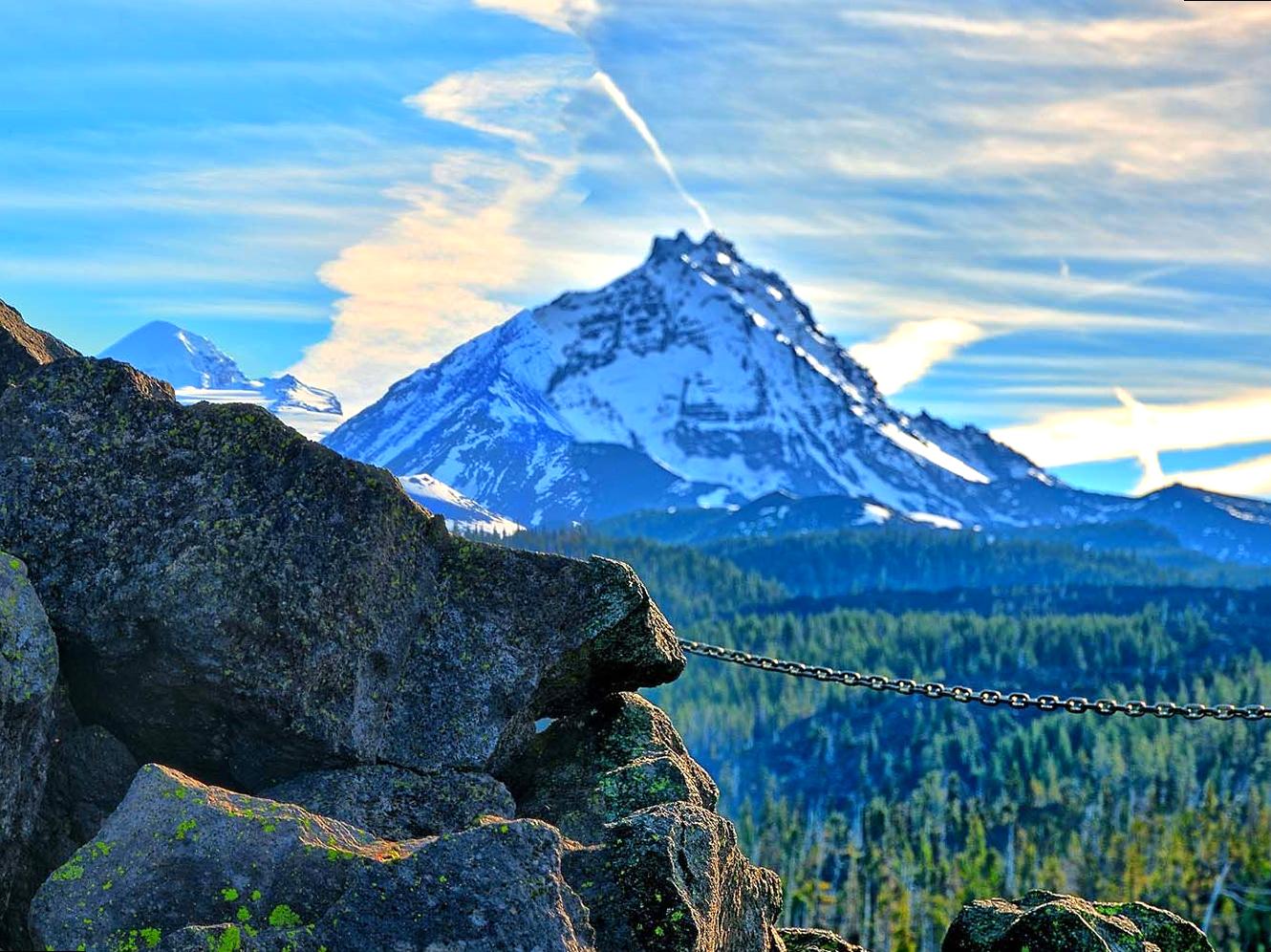 roserockschool | Hike to the Three Sisters: A detailed guide to hiking to the iconic Three Sisters.