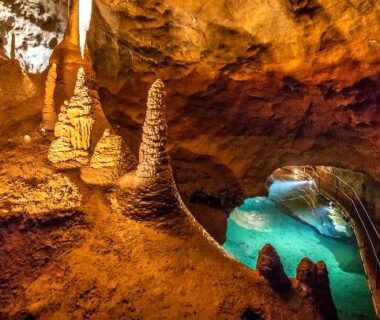 roserockschool | Jenolan Caves Tour: Discovering the wonders of Jenolan Caves.